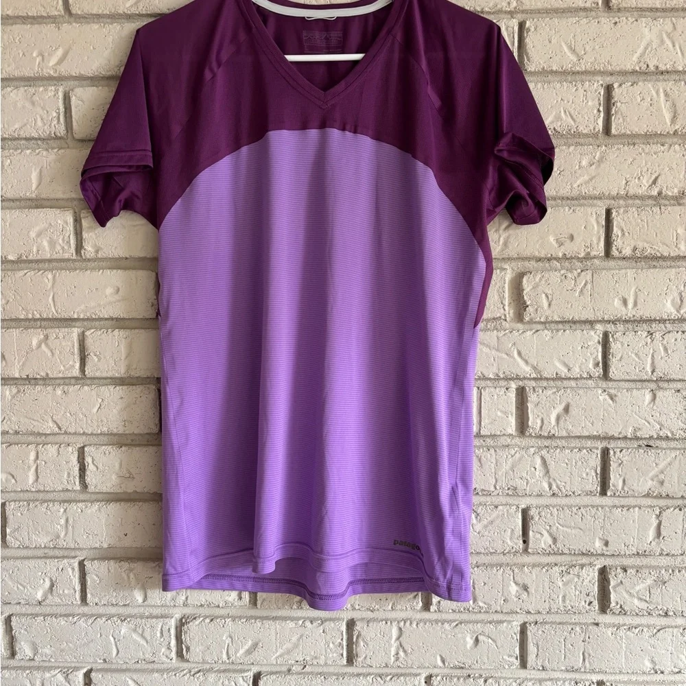 Patagonia Women’s V-Neck Short Sleeve Color Block Purple Top Large - Picture 2 of 9